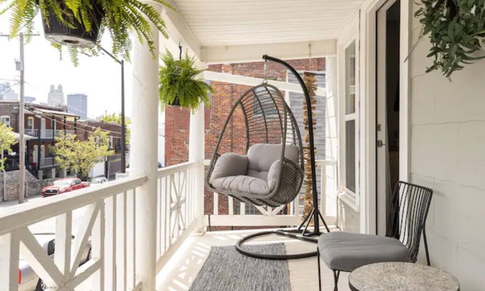 Columbus Park House | 3 KING Beds+ Walk the Street Car + Balcony