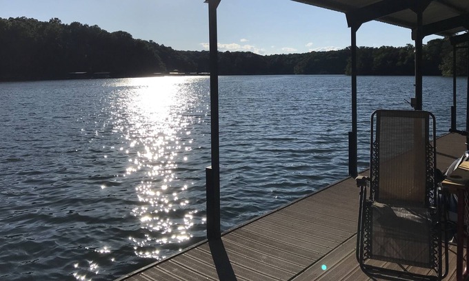 Reed Creek House | 3 King Master Suites+, 2+ wooded fenced acres ON lake, privacy, huge quiet cove