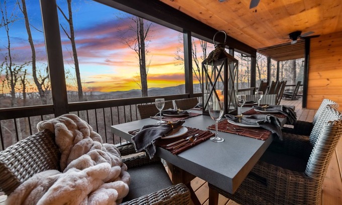 Mineral Bluff Cabin | 3 King Suites + Kids Room, 2-State Mtn View GA&NC