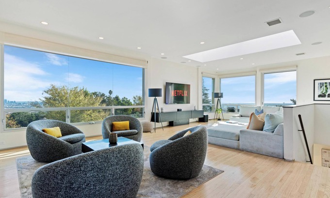 Hollywoodland House | 3-Level Luxury Getaway with 360 City Views