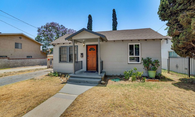 Ontario House | 3 Mi to Airport: Pet-Friendly Home in Ontario Home