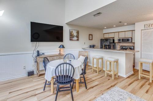 Little River Apartment | 3 Mi to Beach Access Little River Retreat!