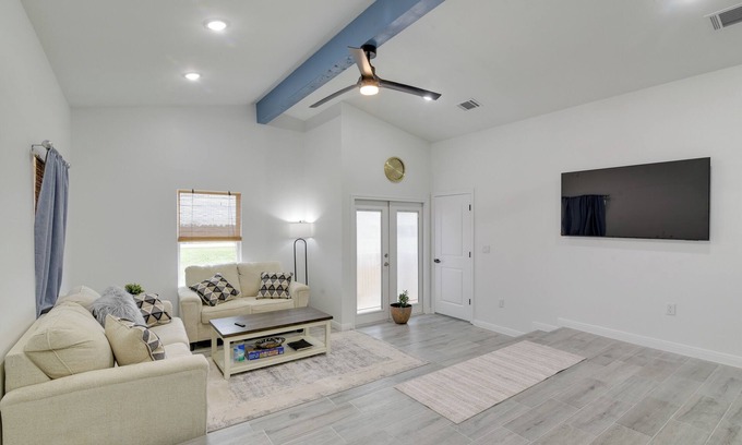 Galveston Condo | 3 Mi to Bolivar Beach: Quiet Condo w/Balcony