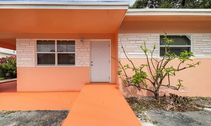 Dania Beach Apartment | 3 Mi to Dania Beach Pier: Convenient Apartment!