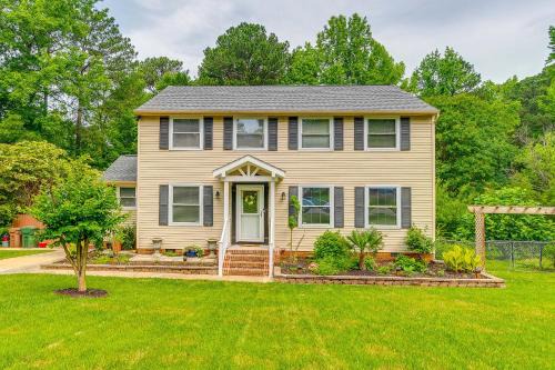 Cary House | 3 Mi to Dtwn Cary Family Home with Deck!