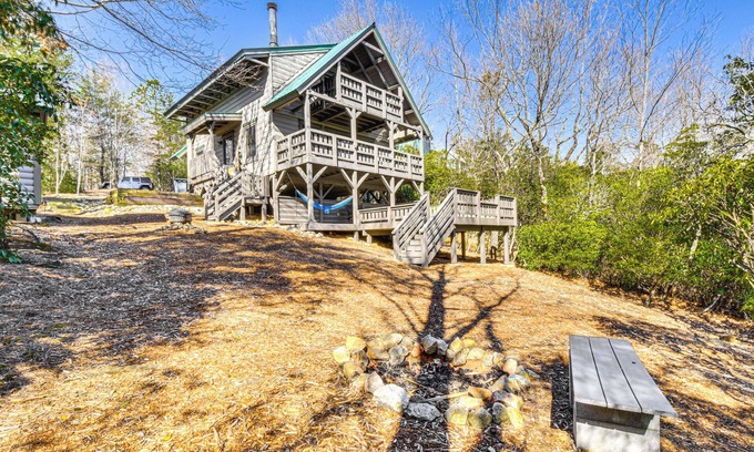 Screamer Mountain Cabin | 3 Mi to Dtwn Clayton: Cabin w/Trail Access!