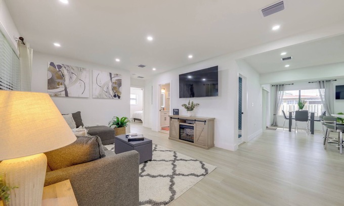Miramar House | 3 Mi to Hard Rock Stadium: Retreat w/Private Yard