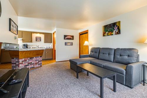Green Bay House | 3 Mi to Lambeau Field Ideally Located Townhome!