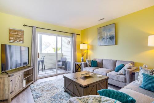 Lewes Apartment | 3 Mi to Savannah Beach Lewes Condo with Pool Access