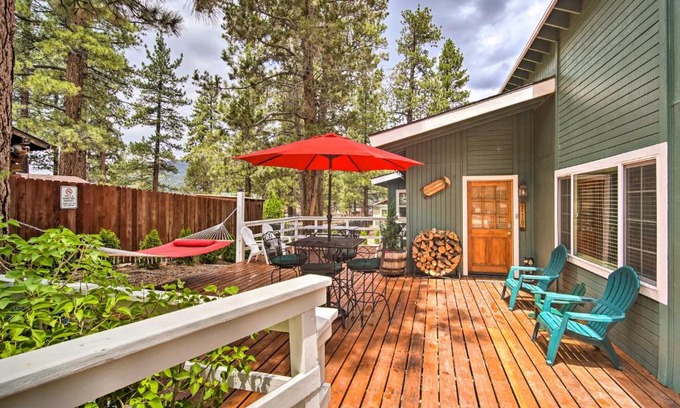 Big Bear House | 3 Mi to Skiing Big Bear Cabin with Deck