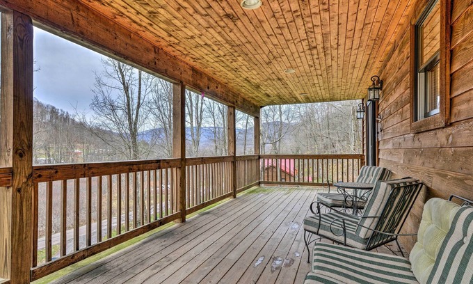 Snowshoe Cabin | 3 Mi to Snowshoe Resort: Cabin w/Hot Tub