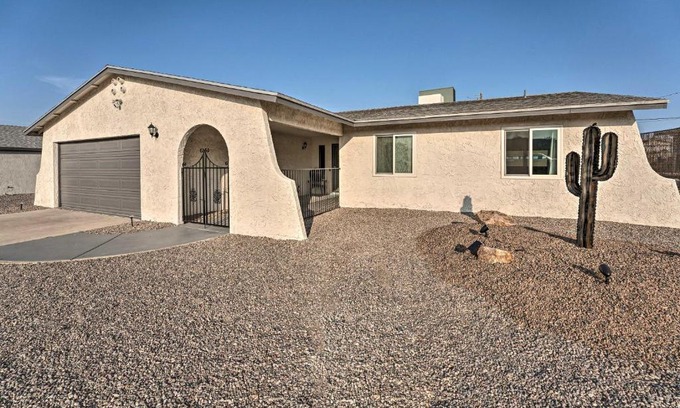 Lake Havasu City House | 3 Mi to Water Lake Havasu Gem with Fire Pit and Grill