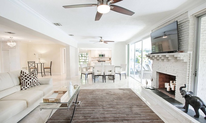 Boca Raton House | 3 Miles to Beach* East Boca Free WIFI* Screened-in Heated Pool* Sleeps up to 6*