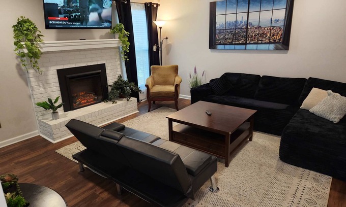 Tallahassee Apartment | 3 miles to FSU- Upper Midtown! Meridian Rd Comfy!