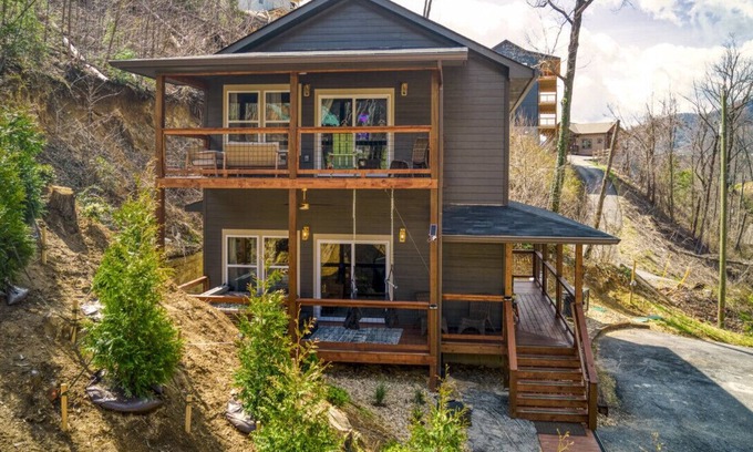 Chalet Village North House | 3 miles to Gatlinburg HotTub Arcade AirHockey