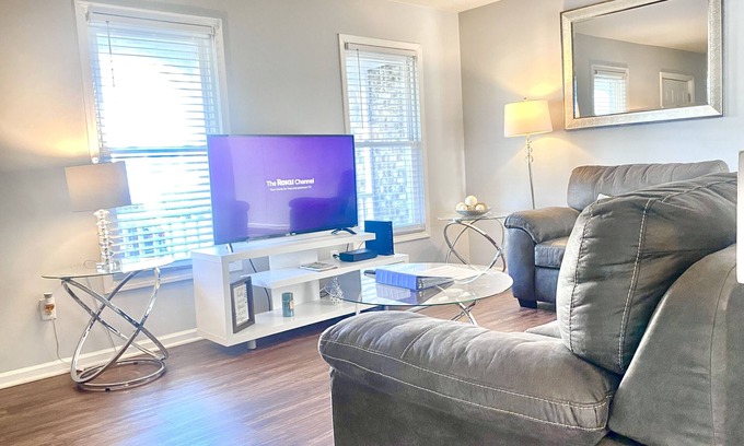North Charleston House | 3 Min Park Circle! Cozy Condo 2b/1.5 baths.Close to everything.10 Min to Airport