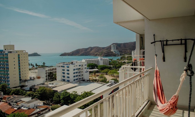 El Rodadero Apartment | 3 min to beach apartment, ocean view, terrace, big pool, and AC in Santa Marta