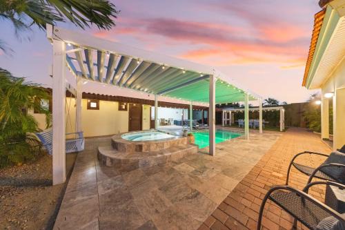 Opal Villa | 3 Min To Beach W Pool, Jacuzzi & Gym By Top Tier