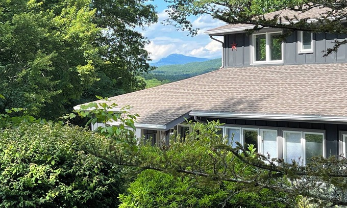 Linville Falls House | 3-min to Linville Falls. Beautiful home-3 BDRMs on 13 acres. Best breakfast.