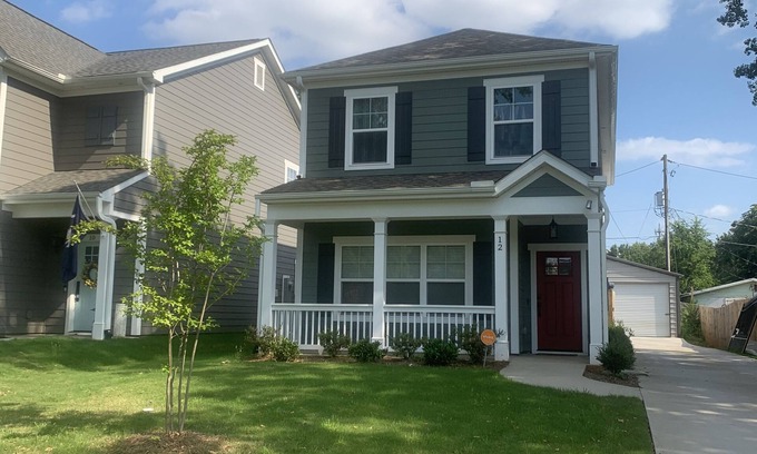 Parker House | 3 mins from Downtown Greenville 3bd/2.5ba