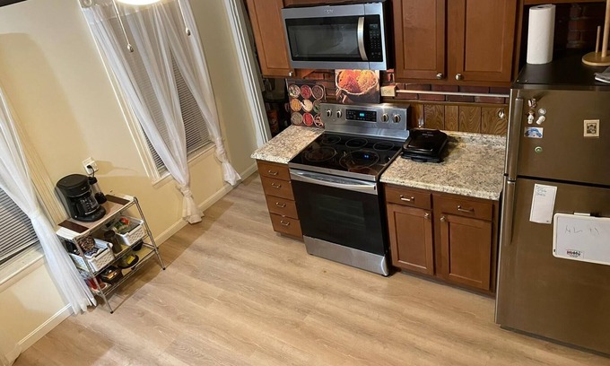 South Medford House | 3 Minutes to Tufts university Sunny bed room