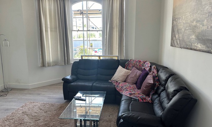 Brighton House | 3 minutes walk from Preston Park train station