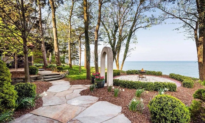 Stevensville House | (3 Nt Min) Lakefront Stunner Steps To Beach!