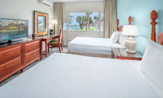 Kahului Hotel | 3 Oceanview Room Ideal for Family Beachside Relaxation | Near Kanaha Beach Park
