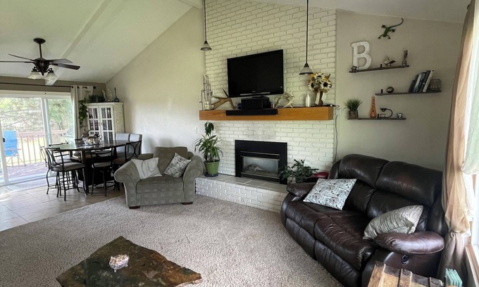 Orchard Homes House | 3 peaceful acres: big sky & mountain views, wildlife, farm life; minutes to town
