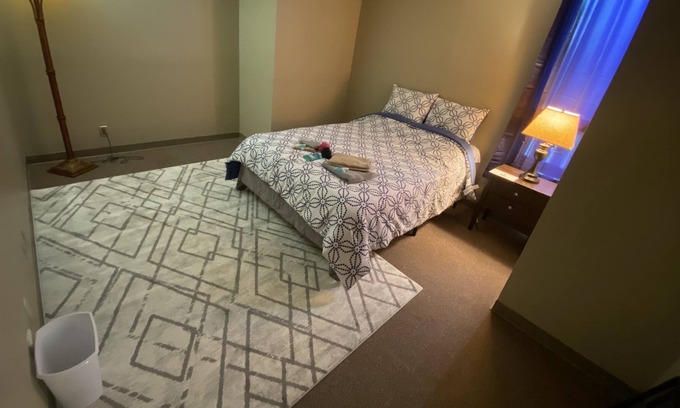 Fairview House | #3 Private bedroom near Downtown Anchorage