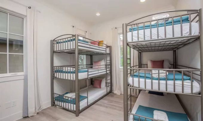 Rolling Mill Hill House | 3 Private Homes Walk2Boradway