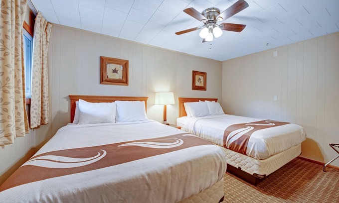 South Fork Apartment | 3 Queen Bed Suite Non Smoking at Four Season Lodge