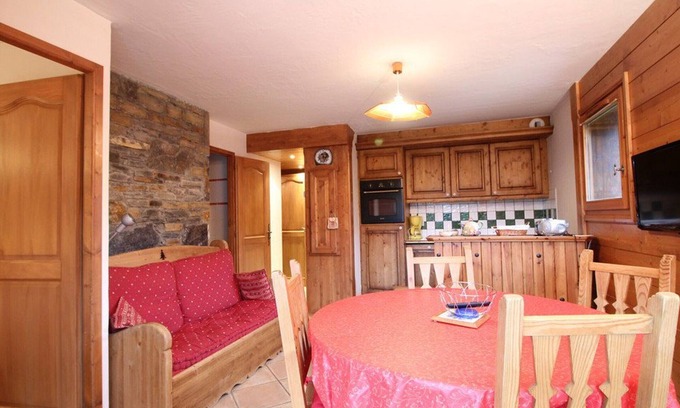 Les Carroz-d'Araches Apartment | 3-room cabin apartment with parking, near slopes and shops