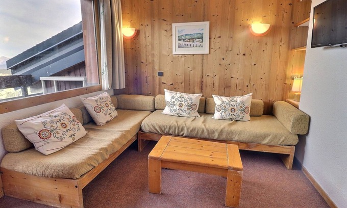 Meribel-Mottaret Apartment | 3-Room Duplex Near Slopes - Pets Allowed, TV, Balcony
