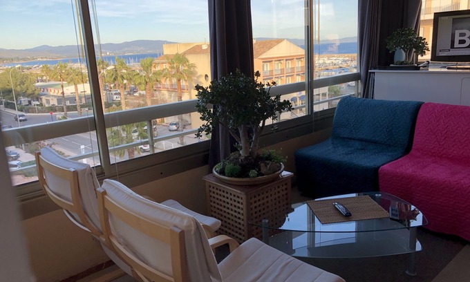 Toulon - Hyeres Apartment | 3 rooms port Hyeres, sea view, Internet wifi TV THD, air conditioning, classified 3* tourism