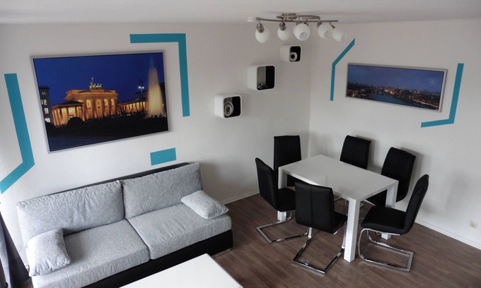 Tempelhof Apartment | 3 rooms, up to 7 persons, luxuriously furnished, "Magnolia"