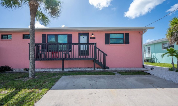 Englewood House | 3's Company-"Villa Janet"- 1 Block from Gulf of Mexico