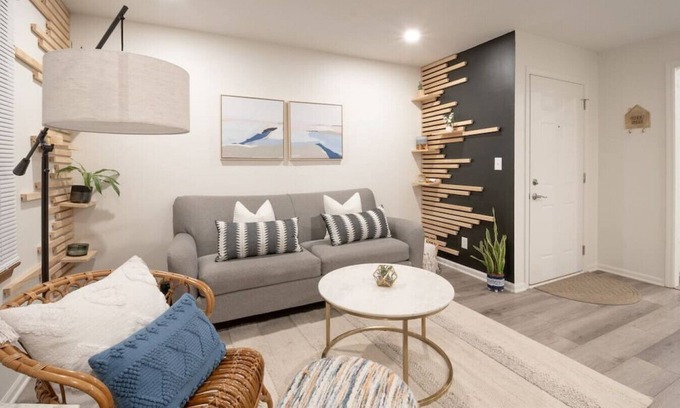 Oread Apartment | [3] StayAwhile: The Cozy Retreat
