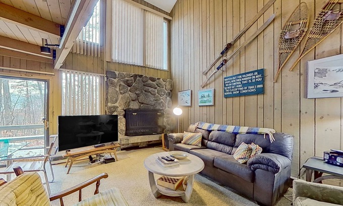 North Conway Condo | 3-story condo near skiing with Ping-Pong, foosball, fireplace, balcony, & W/D