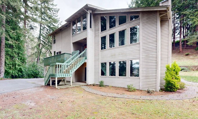 North Bend House | 3-story home with private deck, bar/entertainment room, & W/D
