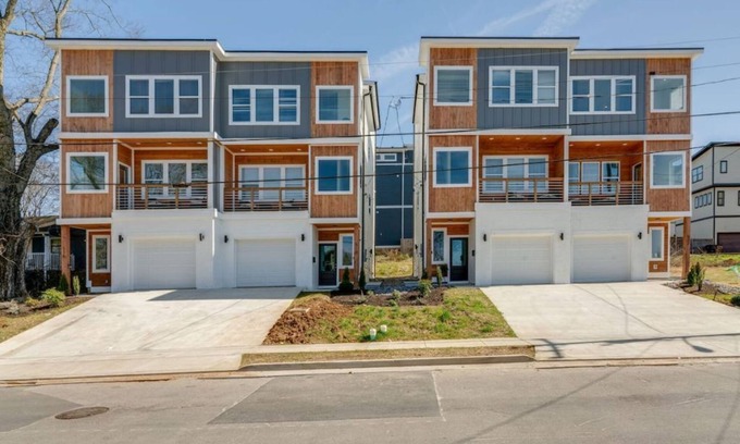 Katie Hill Neighborhood House | 3 Story, Roof top very close to Broadway 516