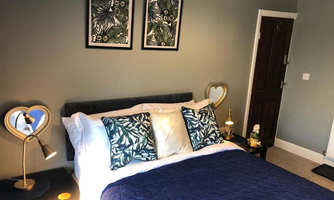 Clayton House | 3. Stylish Private Double Room Near Manchester City Centre