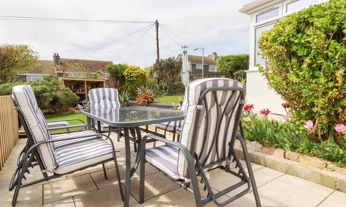 Pelynt House | 3 SUMMER LANE PARK, pet friendly, with open fire in Pelynt