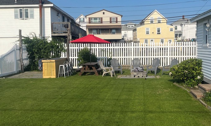 Salisbury Beach House | 3 to 4 Minute walk to the beach, restaurants and fun!