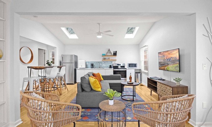 Cherokee Triangle House | 3-Unit Home Near Churchill — Great for Groups!