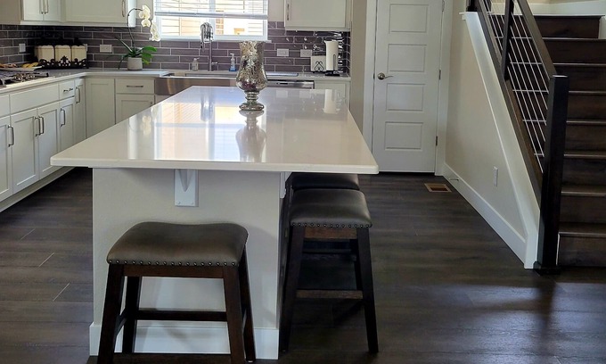 The Meadows House | 30 Day min stay Newer 3 Bed 3 Bath Rooftop House close to Outlet Malls
