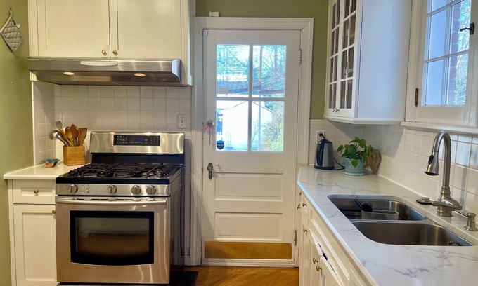 Mosby House | 30+ Day Rental + Pet-Friendly+Fenced Yard+Dedicated Offices Bellevue/Ginter Park