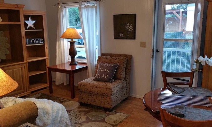 Downtown Klamath Falls House | 30+Day⭐Super Cute Smarthouse Keurig Granite HDTV WiFI W/D By Lake Golf Hospital