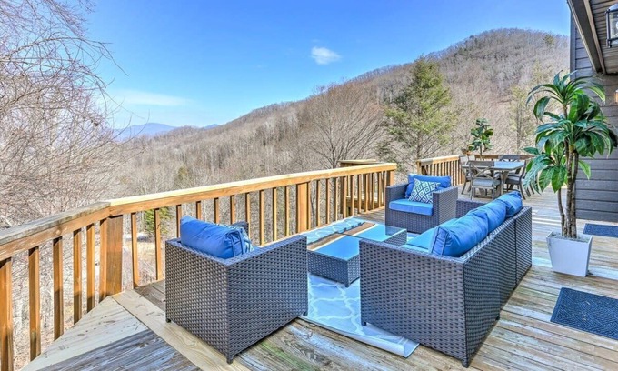 Canton House | 30 Min to Biltmore| Hiking & More- Mountain Views