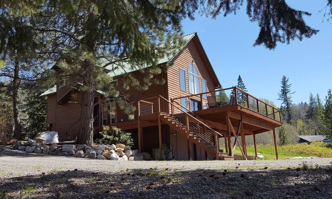 Sagle House | 30 min to Schweitzer. Sleeps 12, Hot Tub, Movie Theater Room!